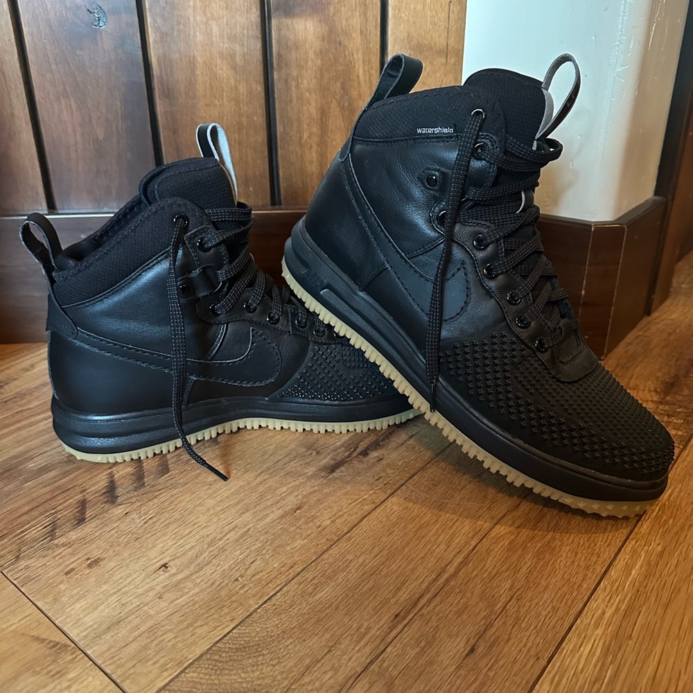 NIKE LF1 size 12